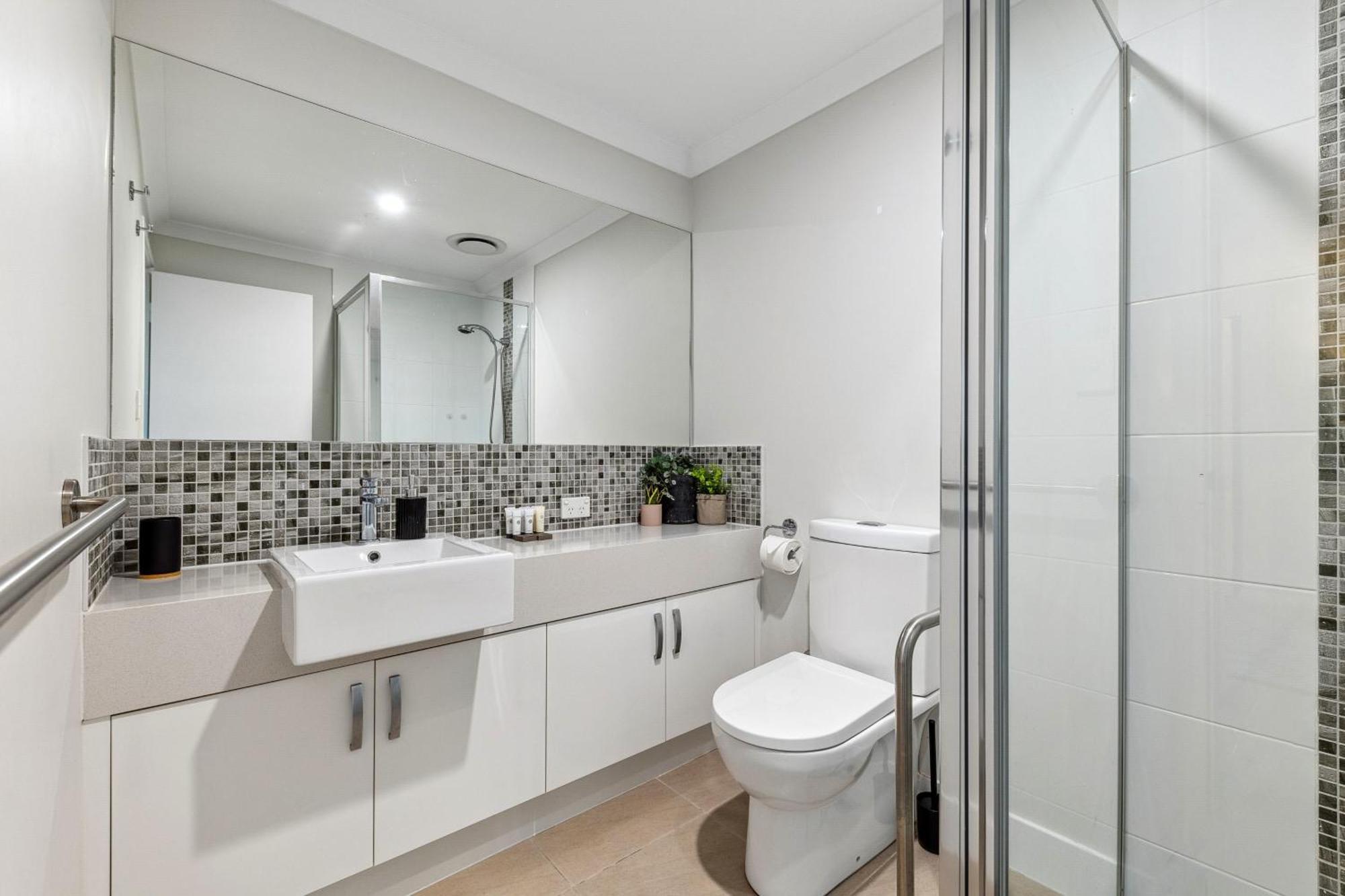 Yaran Suites Rockingham Bagian luar foto