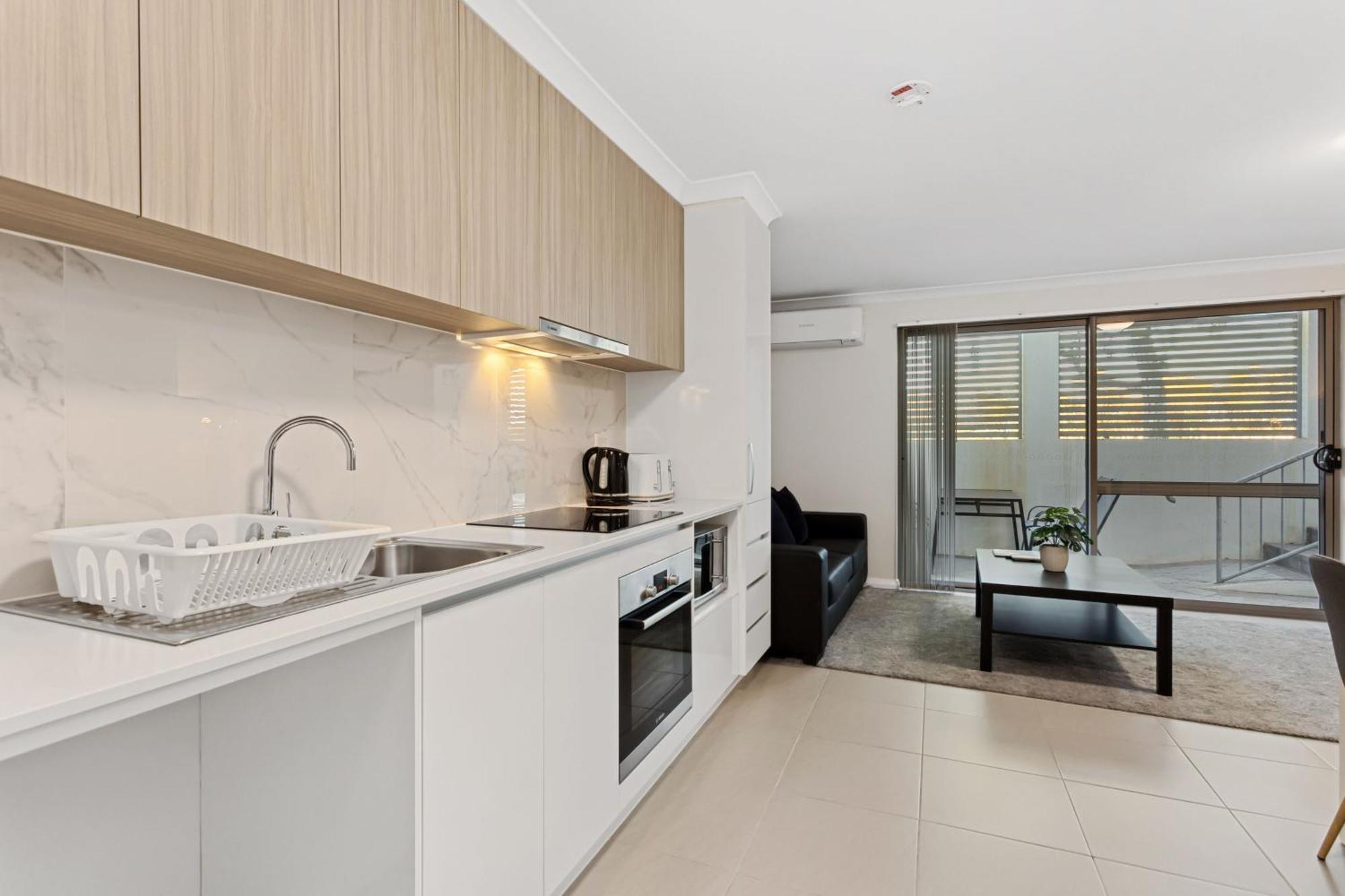 Yaran Suites Rockingham Bagian luar foto