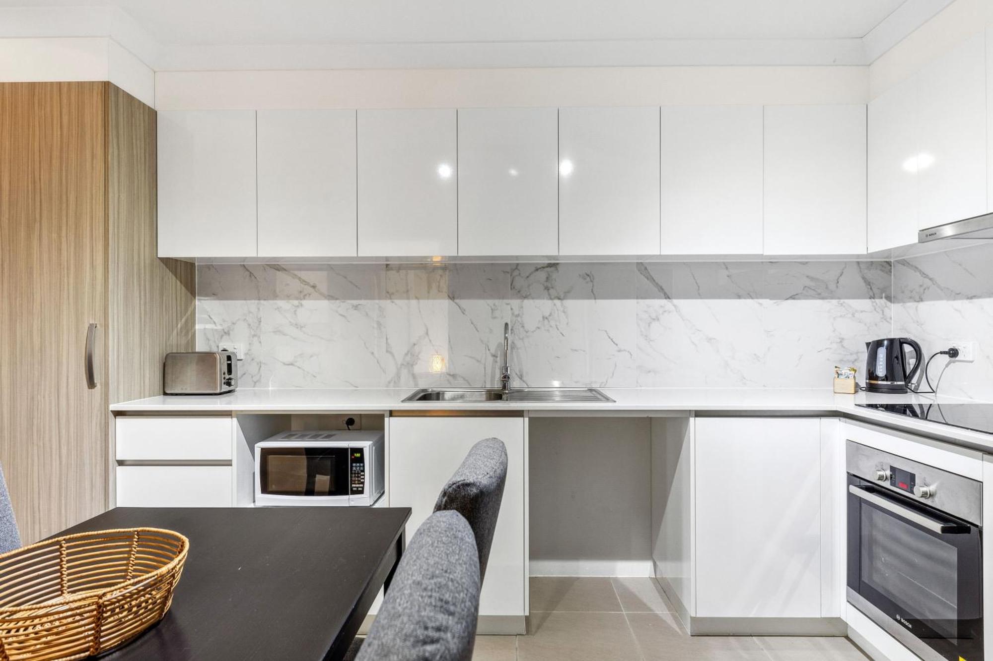 Yaran Suites Rockingham Bagian luar foto