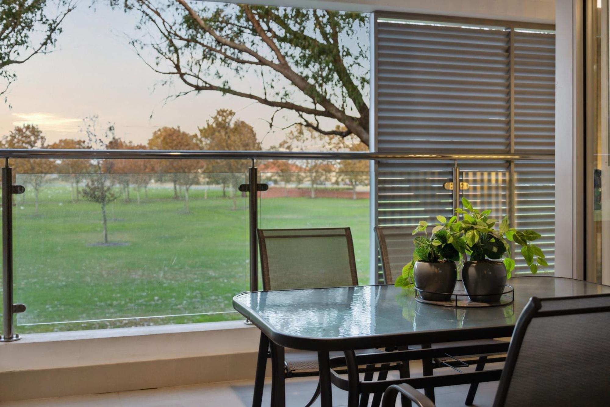 Yaran Suites Rockingham Bagian luar foto