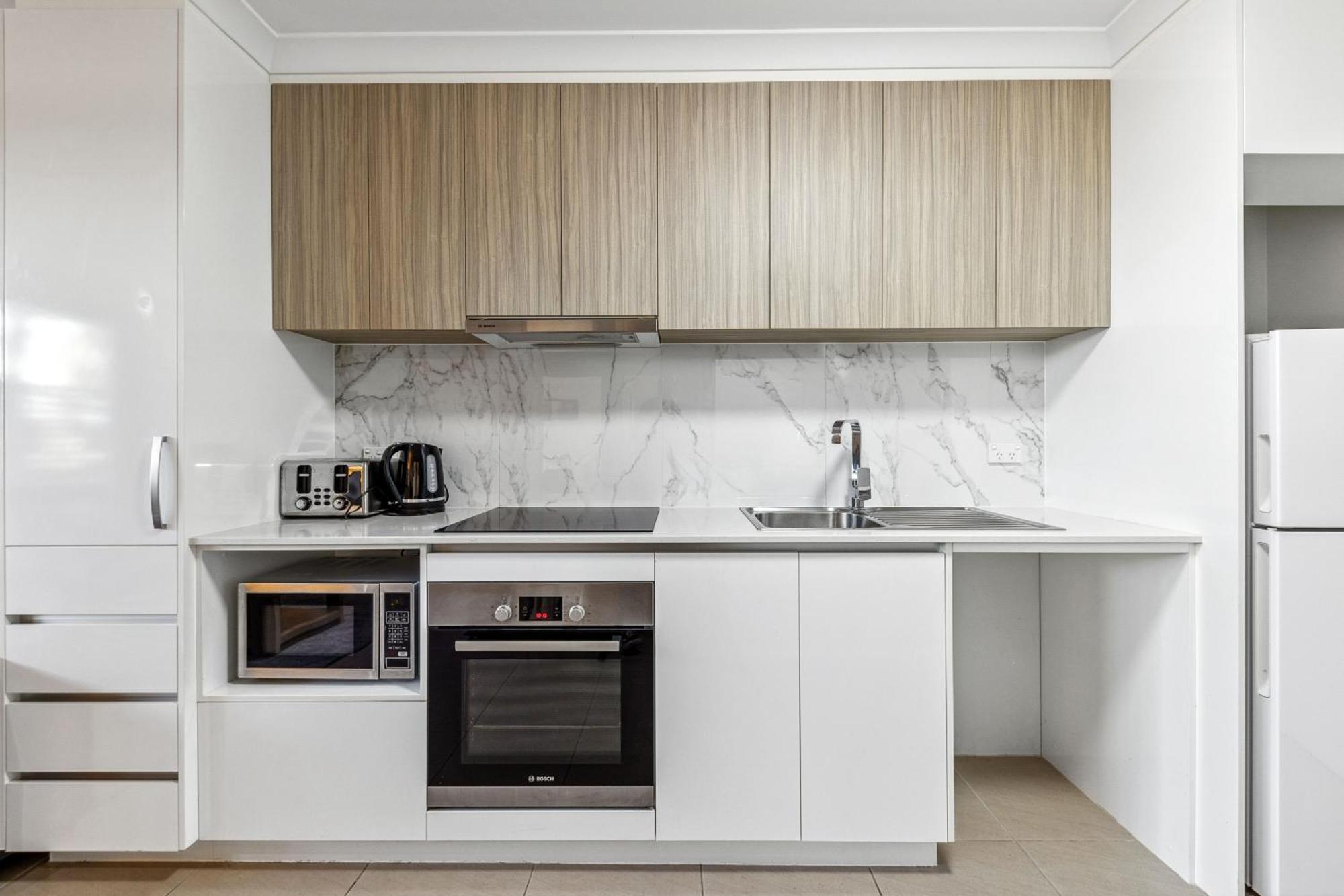 Yaran Suites Rockingham Bagian luar foto