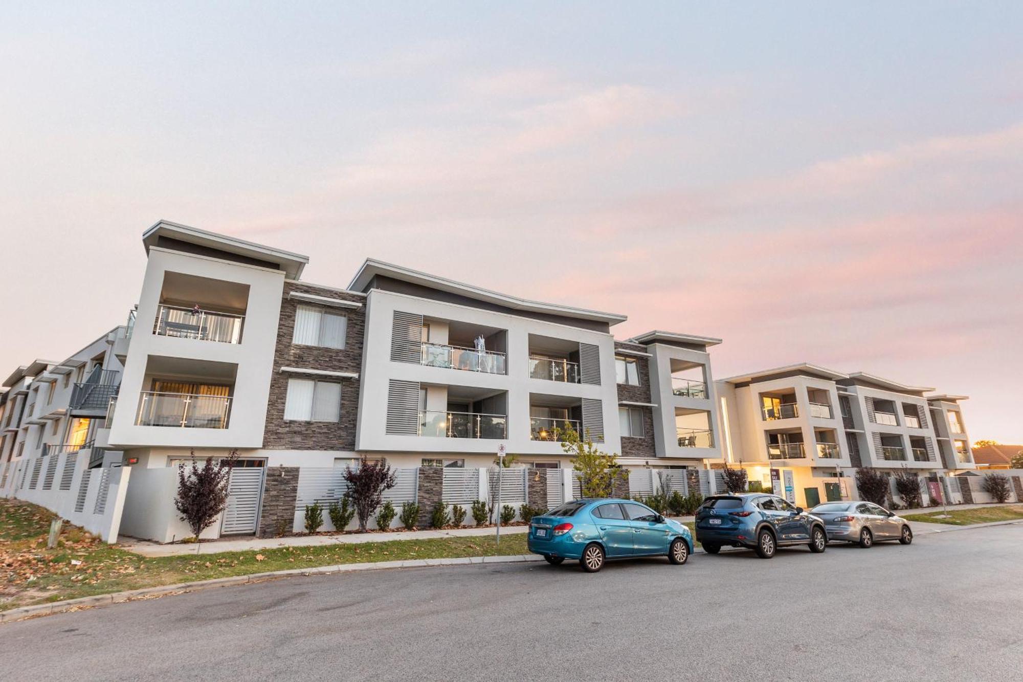 Yaran Suites Rockingham Bagian luar foto
