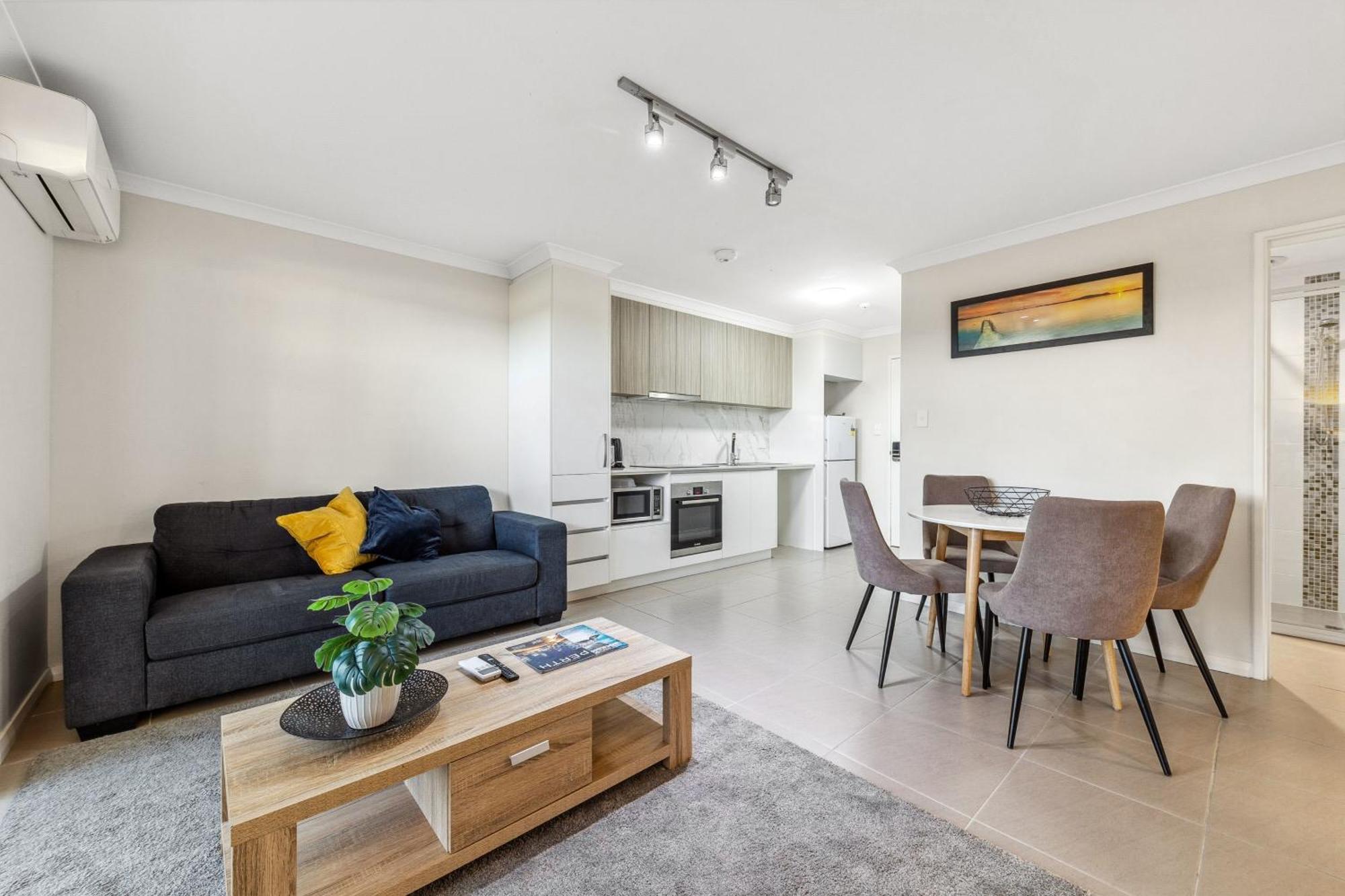 Yaran Suites Rockingham Bagian luar foto
